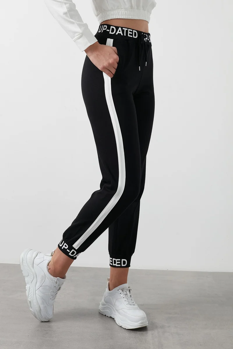 Lela Waist Tied Stripe Detailed Text Printed Pocket Sweatpants Women's Sweatpants 5862856