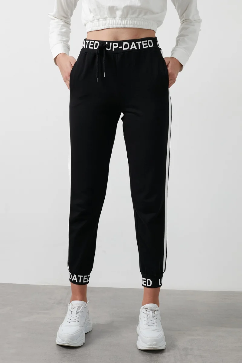 Lela Waist Tied Stripe Detailed Text Printed Pocket Sweatpants Women's Sweatpants 5862856