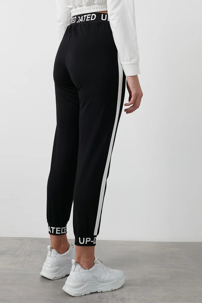 Lela Waist Tied Stripe Detailed Text Printed Pocket Sweatpants Women's Sweatpants 5862856
