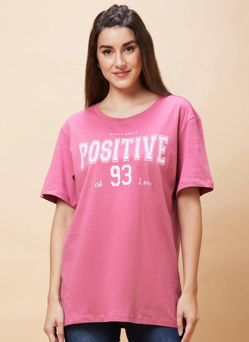 جلو باص تيشيرت قطن نقي بطبعة حروف مقاس كبير للنساء