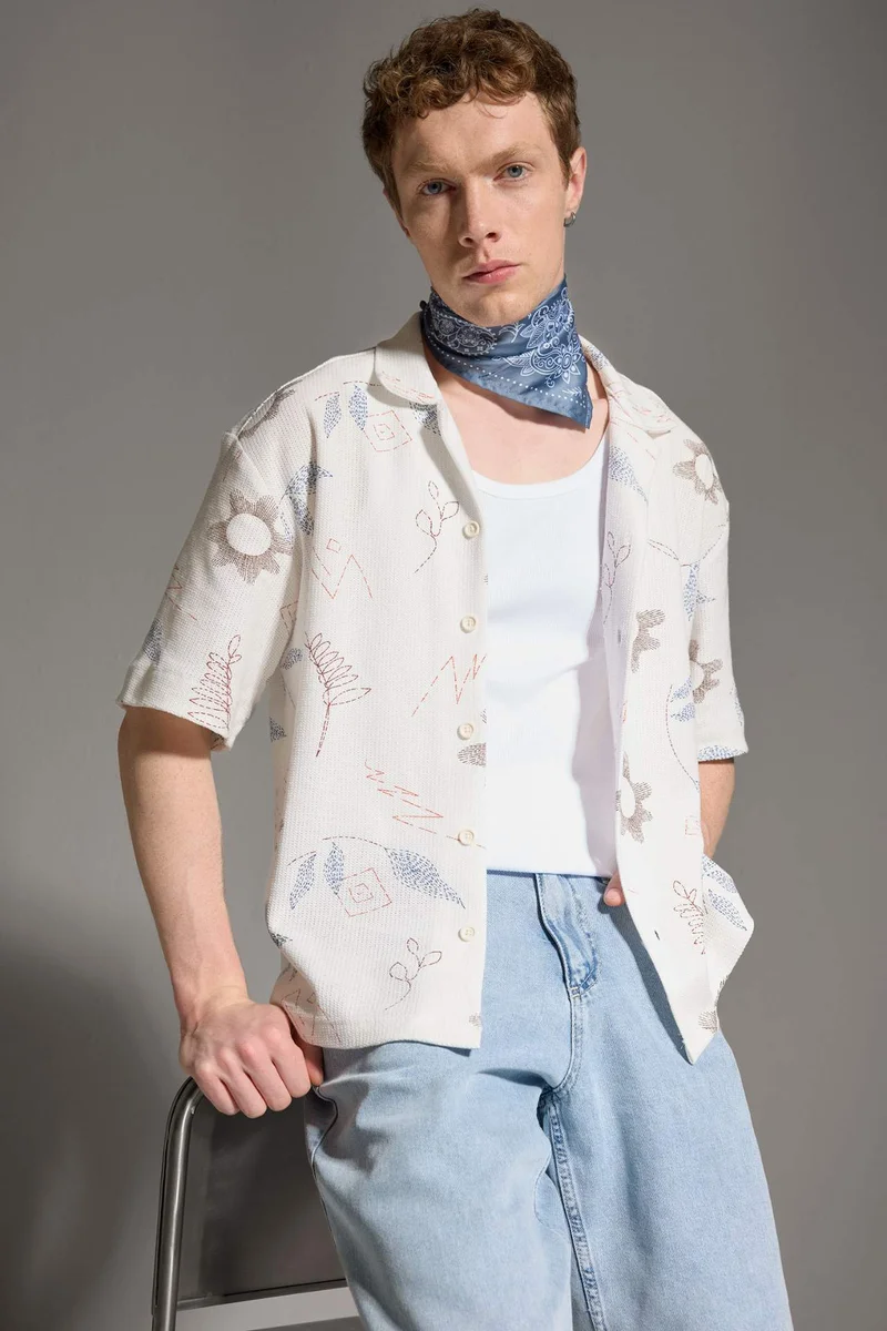 ديفاكتو Boxy Fit Printed Short Sleeves Shirt