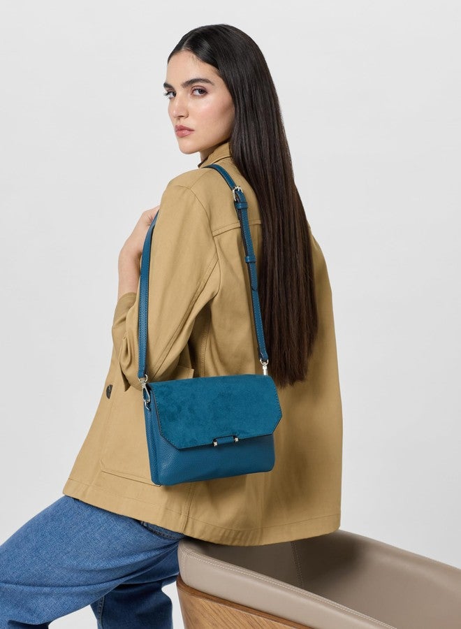 أكسيسورايز حقيبة كتف كالي زرقاء من الجلد الصناعي من أكسسورايز لندن - Image 2