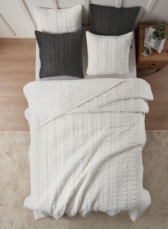 واندرفول طقم لحاف رائع من الفرو الصناعي الأبيض، مقاس كوين، 3 قطع، خفيف الوزن، ناعم، دافئ، مخملي، كريمي اللون، بنمط خياطة بطانية، مناسب لجميع الفصول - Image 3