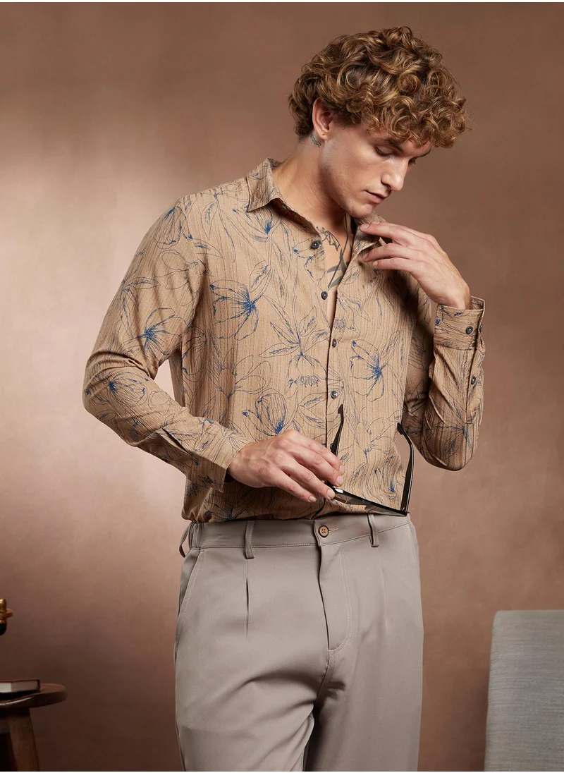 كامبوس سوترا Campus Sutra Men's Ash Brown Bloomline-Tactile Shirt For Casual Wear | Spread Collar | Long Cuffed Sleeves | Button Closure | Shirt Crafted With Comfort Fit For Everyday Wear