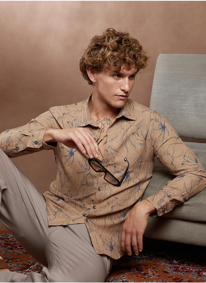 كامبوس سوترا Campus Sutra Men's Ash Brown Bloomline-Tactile Shirt For Casual Wear | Spread Collar | Long Cuffed Sleeves | Button Closure | Shirt Crafted With Comfort Fit For Everyday Wear