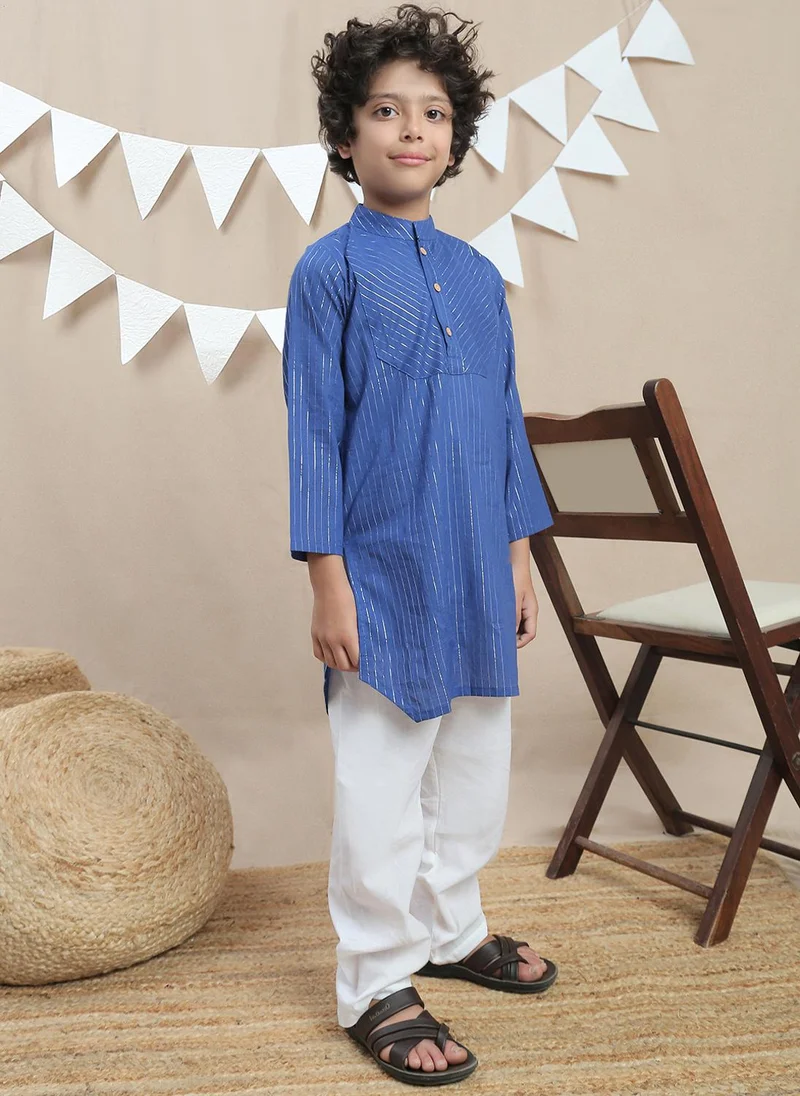 جلو باص Globus Boys Blue Mandarin Collar Lurex Striped Detail Side Slit Kurta & Pant Festive Kurta Set