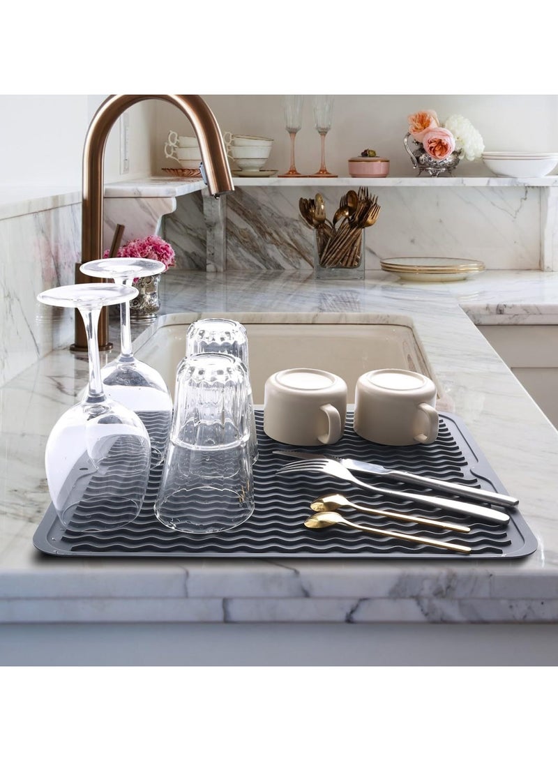طقم 2 قطعة، حصيرة تجفيف الصحون من السيليكون بحجم 40x50 سم للاستخدامات المتعددة، سهل التنظيف، حصيرة سيليكون صديقة للبيئة مقاومة للحرارة للاستخدام في سطح المطبخ أو الحوض، أو كغطاء للثلاجة أو الدرج، باللون الرمادي. - Image 3
