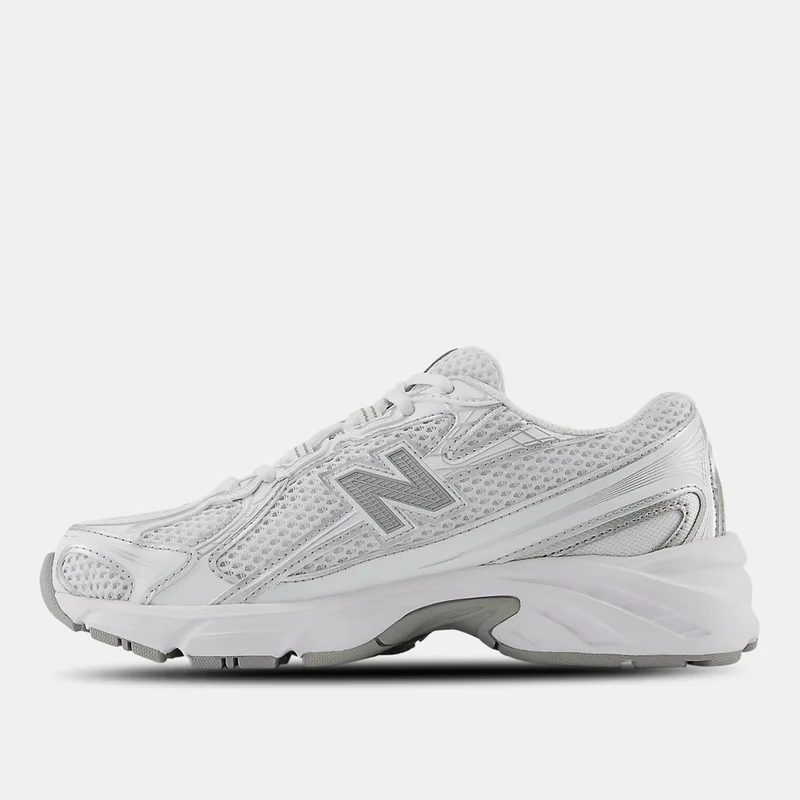 New Balance 740 Shoes