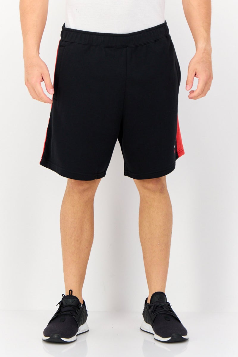 Nike شورتات خارجية للرجال بقصة قياسية مع حبل سحب، أسود - Image 1