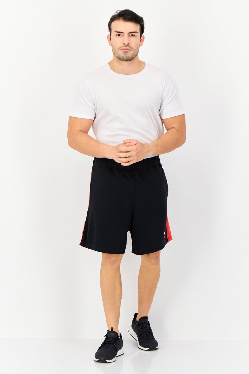 Nike شورتات خارجية للرجال بقصة قياسية مع حبل سحب، أسود - Image 4