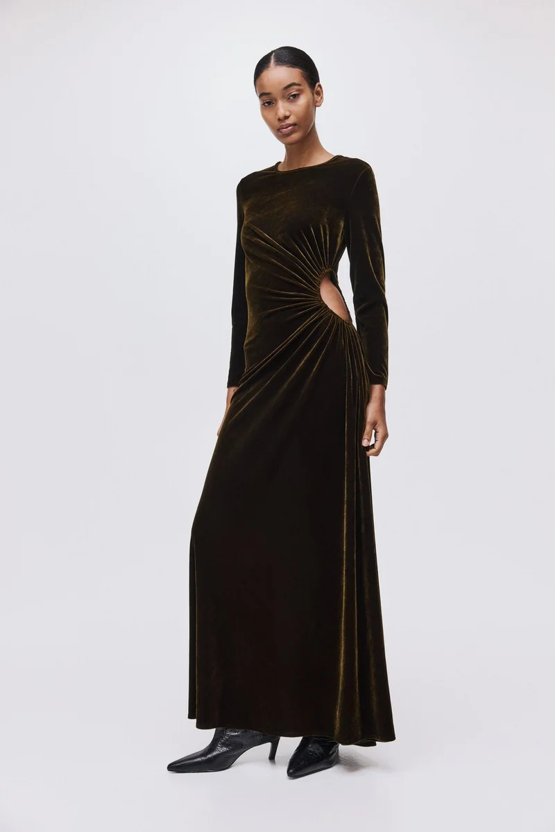 اتش اند ام فستان منسدل بتصميم مقصوص