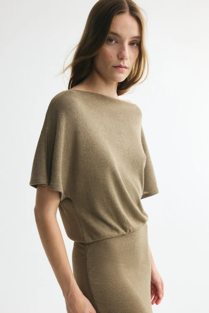 Boat-neck knitted dress