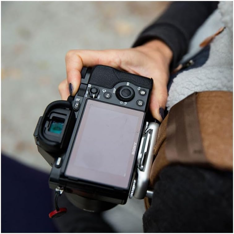 Peak Design Capture Camera Clip V3, Silver with Plate, Holds DSLR, Compact and Point and Shoot Bodies, Secure, Stable and Accessible, Attaches to Straps and Belts, Quick Release, 200 lb Capacity - Image 2