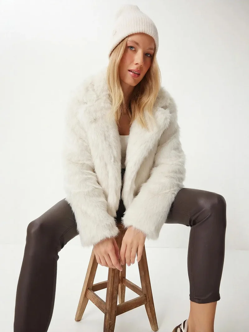 السعادة في إسطنبول ISTANBUL Faux Fur Shawl Collar Jacket