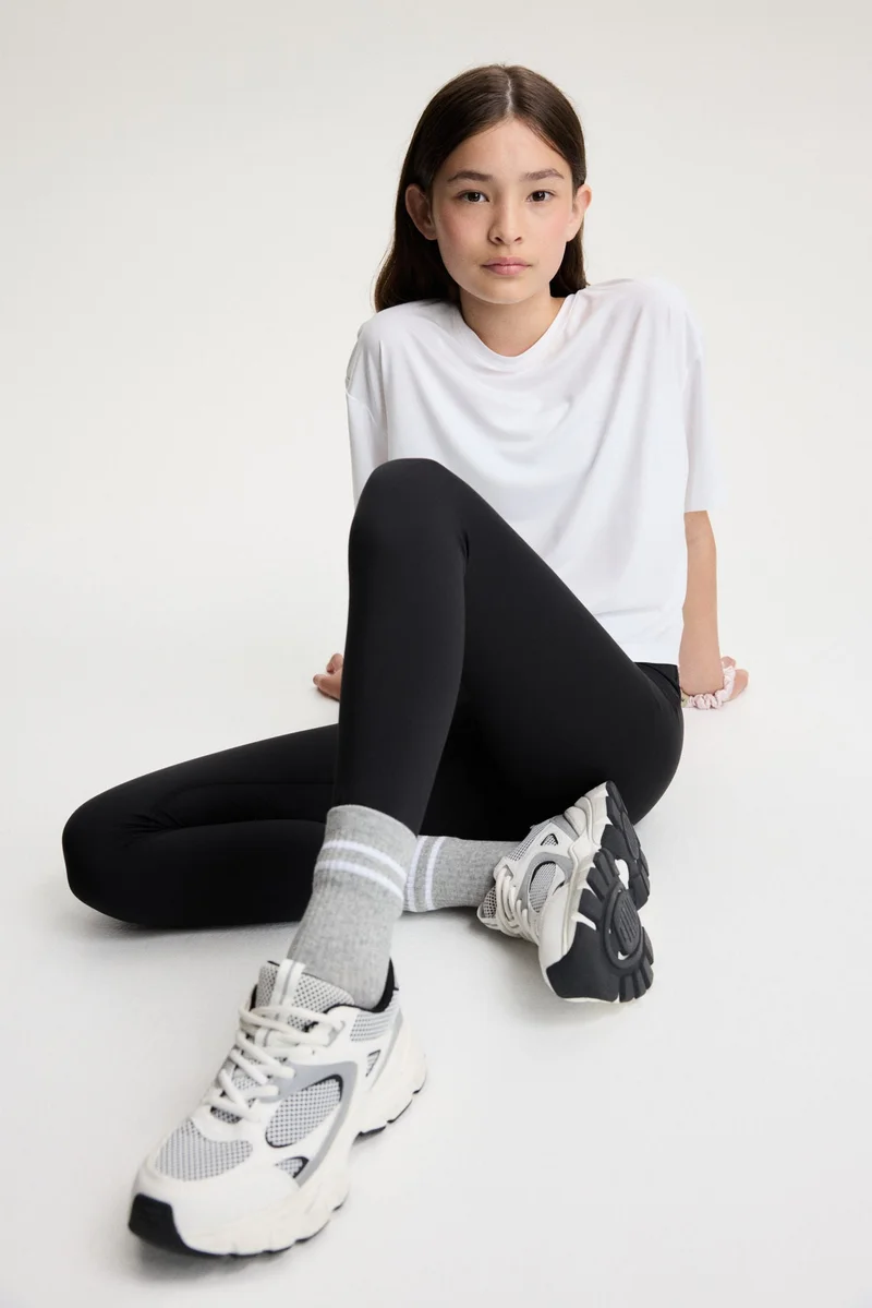 اتش اند ام لغينغز رياضية من نسيج دراي موف