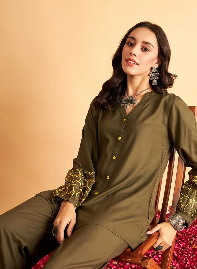SASSAFRAS Floral Embroidered Sleeve Shirt