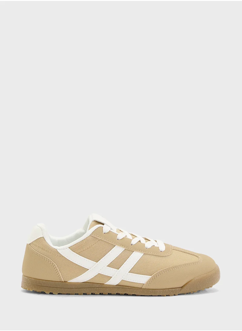 أندرينا Ladies Lace Up Sneaker