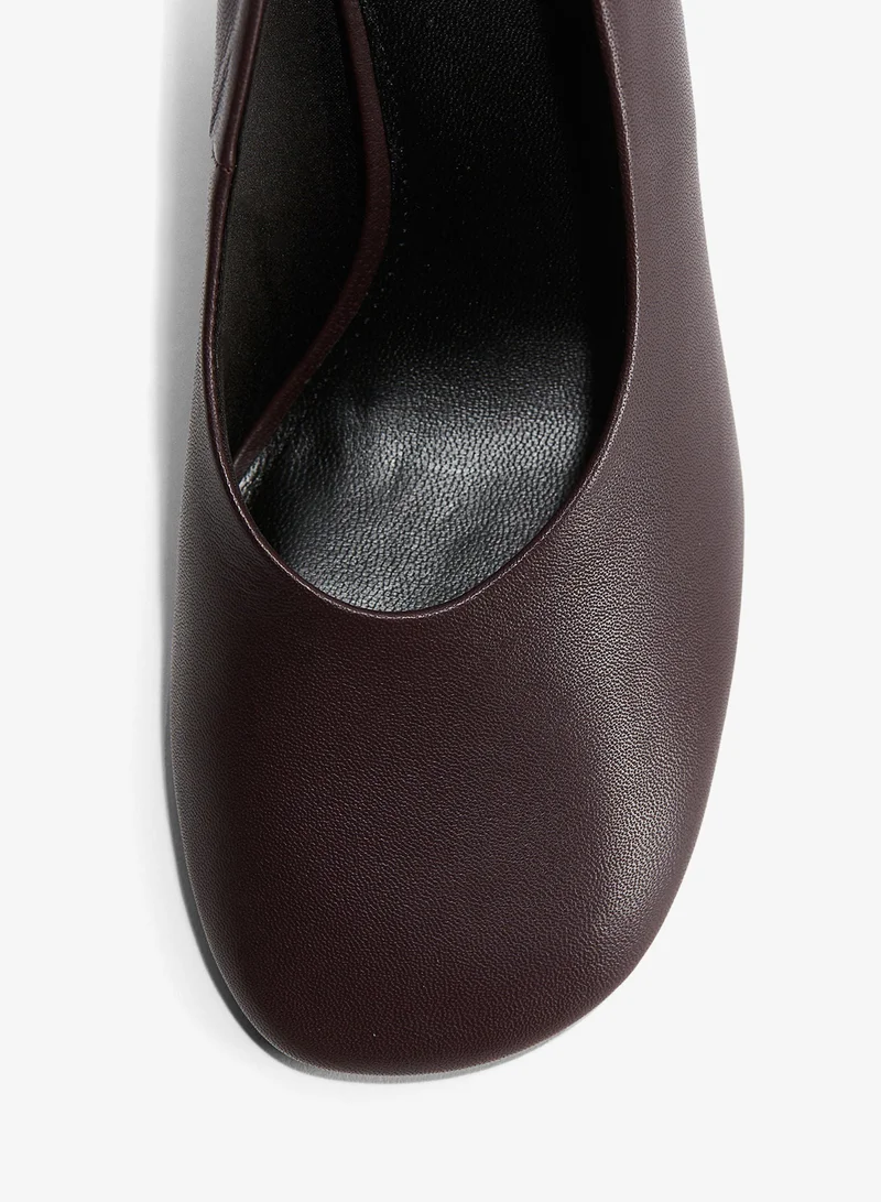 اتش اند ام أحذية جلدية للمحكمة