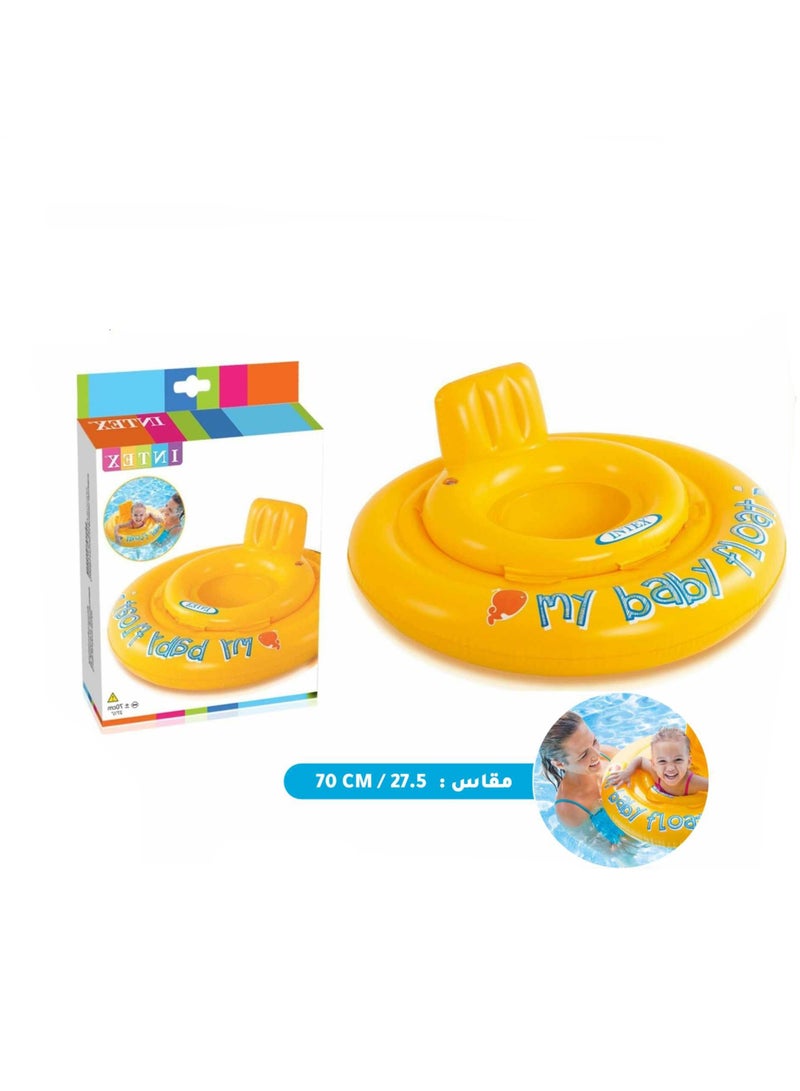 انتكس طفلي يطفو على حمام السباحة