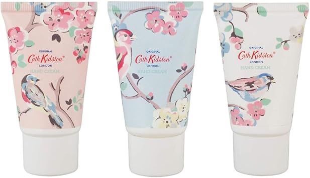 Cath Kidston مجموعة هدايا كاث كيدستون كريم اليدين المتنوعة مع زبدة الشيا - صديقة للبيئة وصديقة للنباتيين - أحجام مناسبة للسفر 3 × 30 مل - Image 2