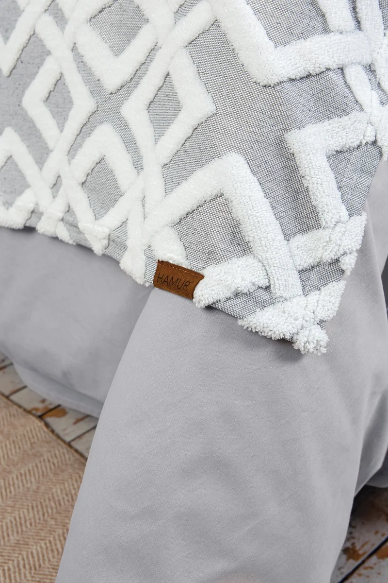 Hamur Dough Bed Runner Throw Pillow Set Bohemian Punch Punch Pattern Bedspread Mila Gray