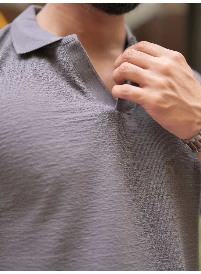 مانياك Maniac Men Solid V-Neck Half Sleeve Dark Grey Slim Fit T-Shirt