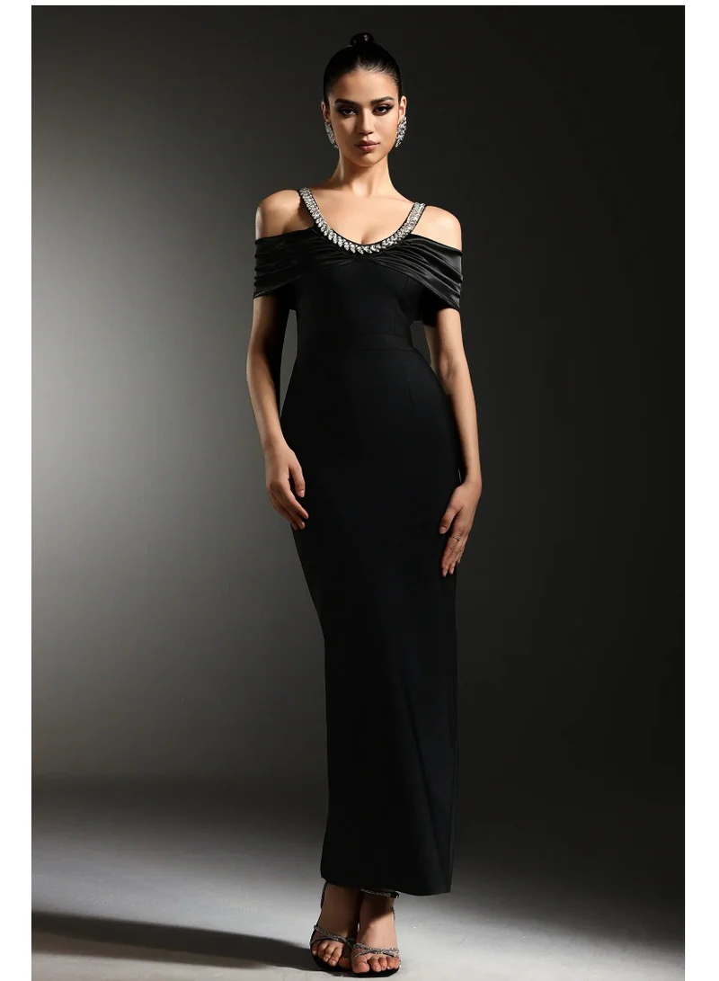 بيلا بارنيت فستان ياميا ماكسي بدون أكمام مكشوف الكتفين بشريط ماسي