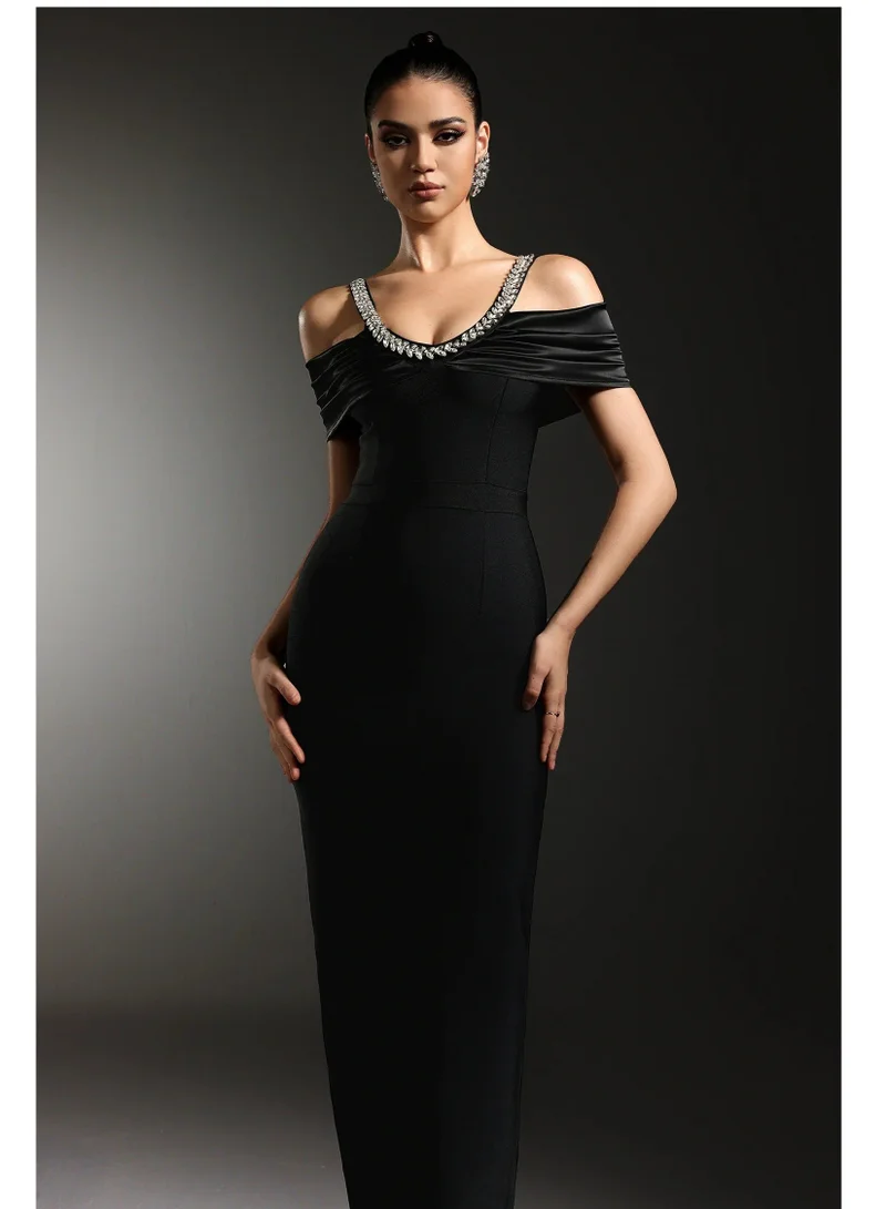 بيلا بارنيت فستان ياميا ماكسي بدون أكمام مكشوف الكتفين بشريط ماسي