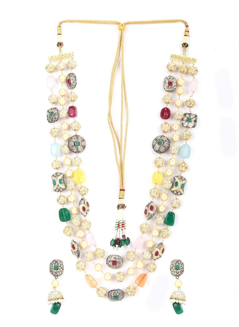 برياسي Kundan-Studded  Pearl-Beaded Tripal-Stranded Handcrafted Jewellery Set