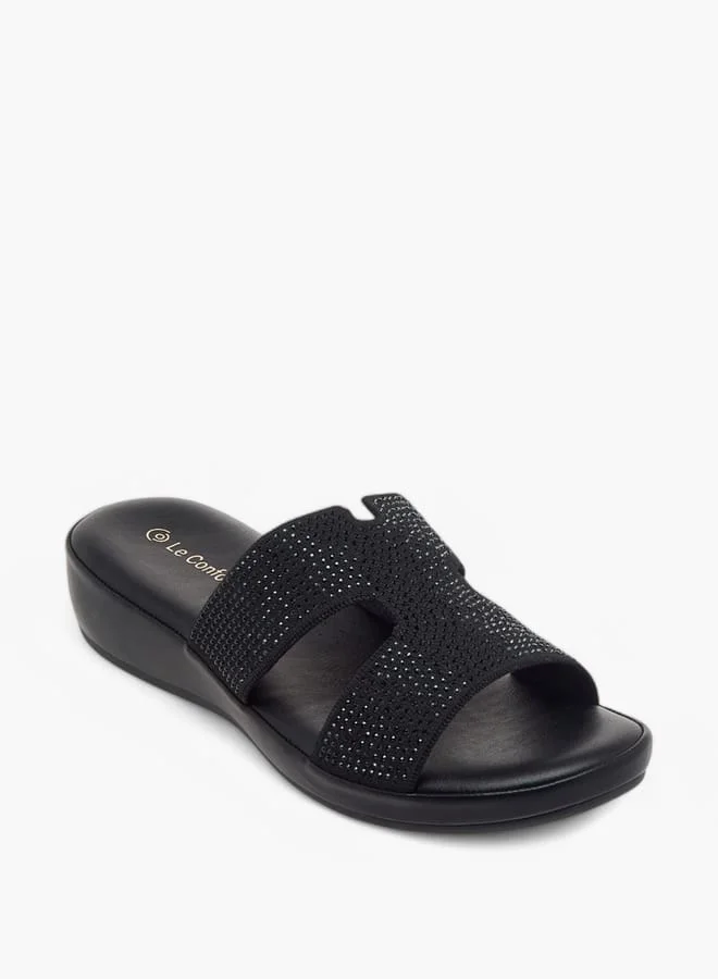 لو كونفورت صنادل نسائية سهلة الارتداء مزينة بالكريستال