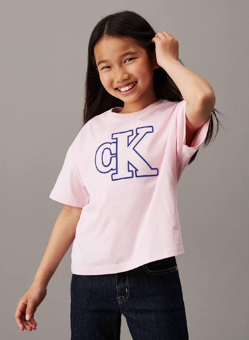 كالفن كلاين جينز تيشرت واسع مزين بشعار كلفن كلاين - Image 1