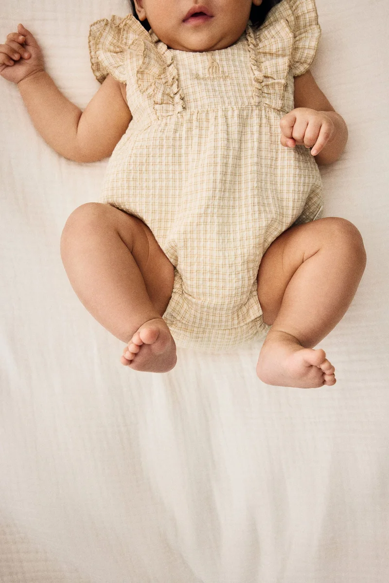 اتش اند ام رومبر بتفاصيل مطرزة من قطن سيرساكر