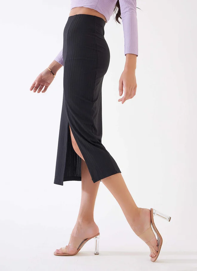 سولت اتاير SALT ATTIRE Black Solid Pencil Midi Skirt with Front Slit