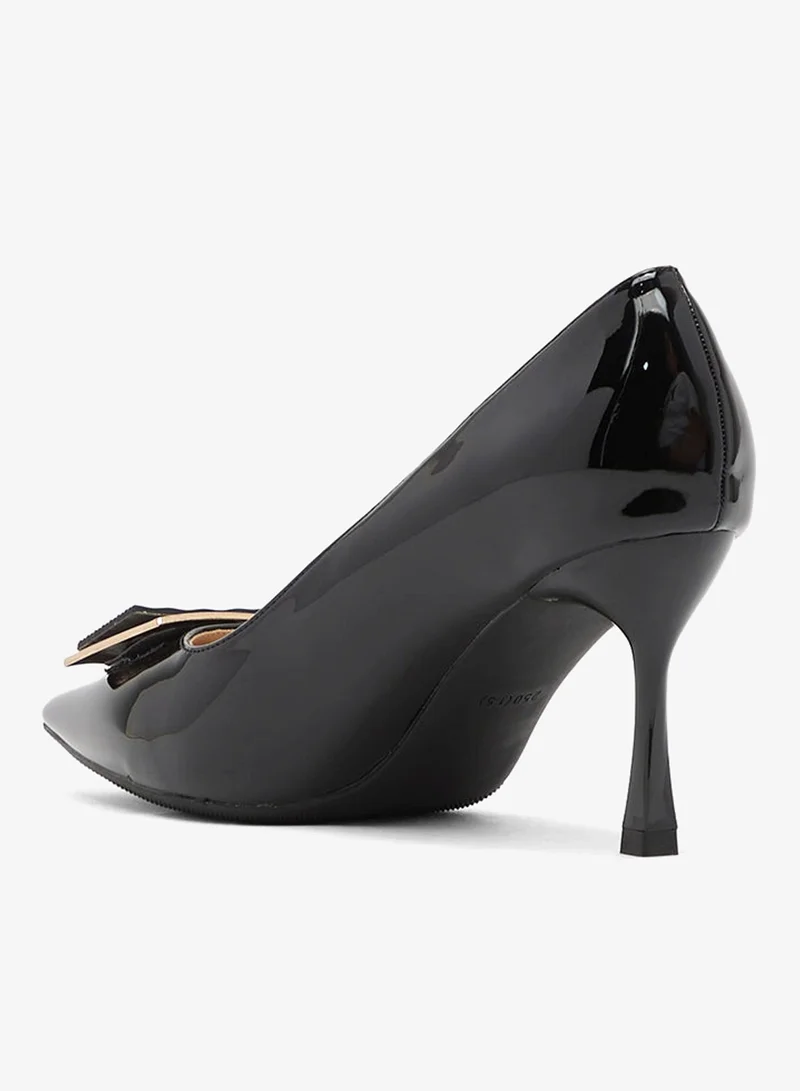 خزانة حذاء بكعب عالٍ