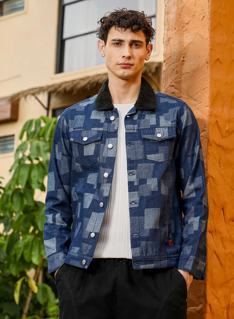 Campus Sutra Men's Block-Jacquard Sherpa-Lined Denim Jacket | Point Collar , Long Cuffed Sleeves , Button Closure , Straight Hem | Geometric Woven Jacquard For Casual & Daily | Navy Blue