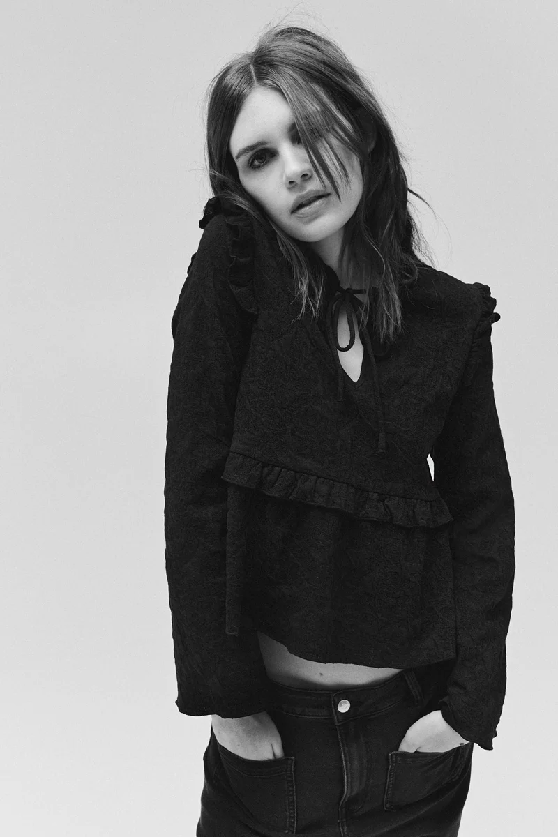 اتش اند ام بلوزة من جيرسيه الجاكار