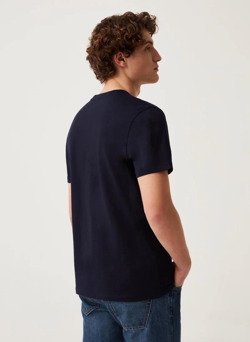 او في اس Organic cotton T-shirt with V neck