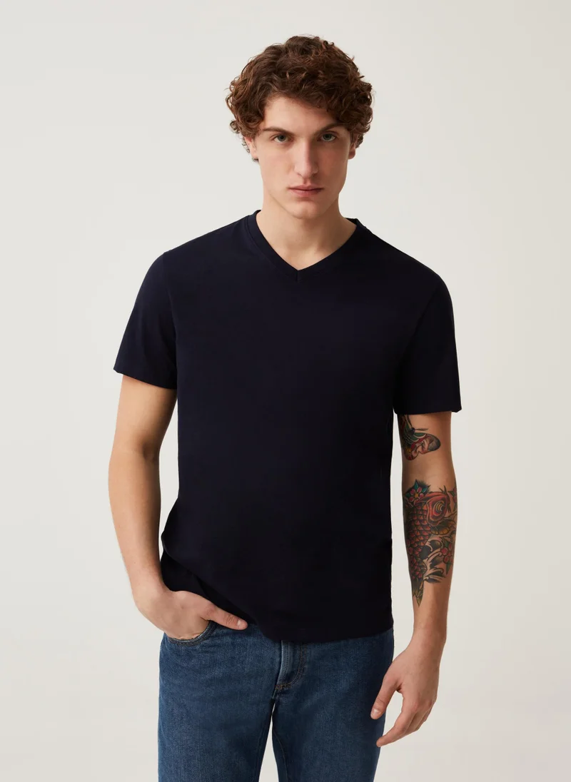 او في اس Organic cotton T-shirt with V neck