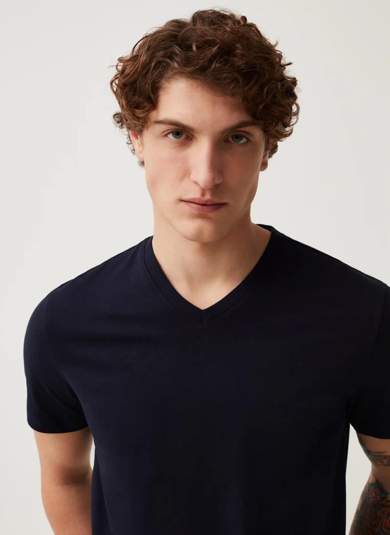 او في اس Organic cotton T-shirt with V neck