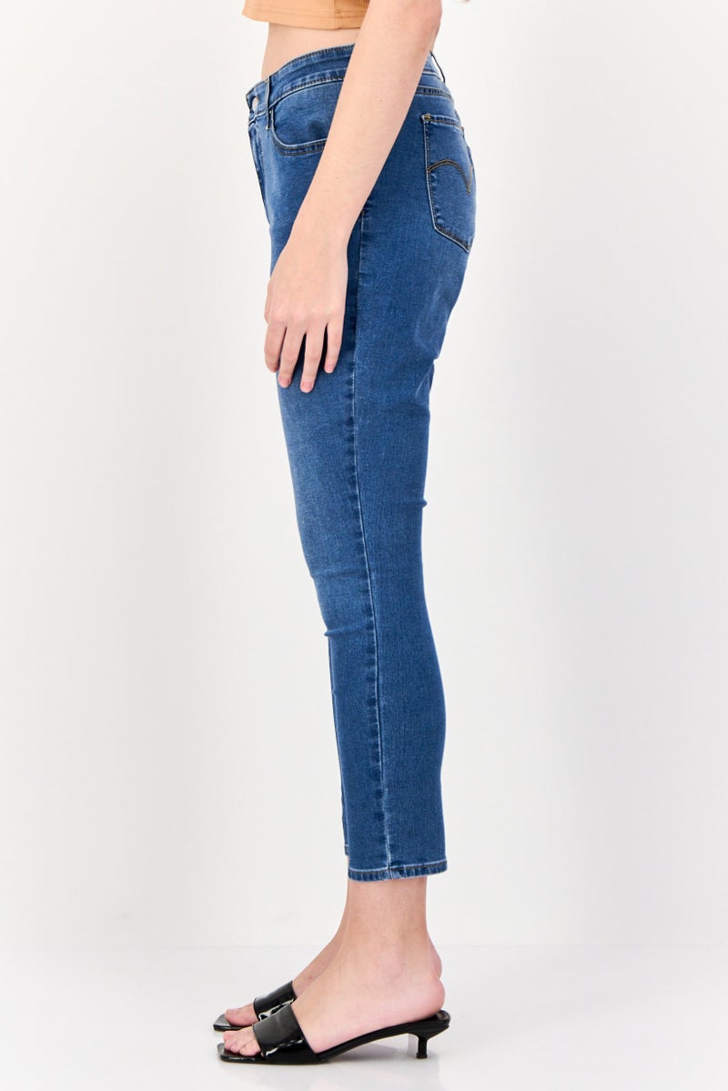 Levi's جينز ضيق للنساء، مغسول، أزرق متوسط - Image 2