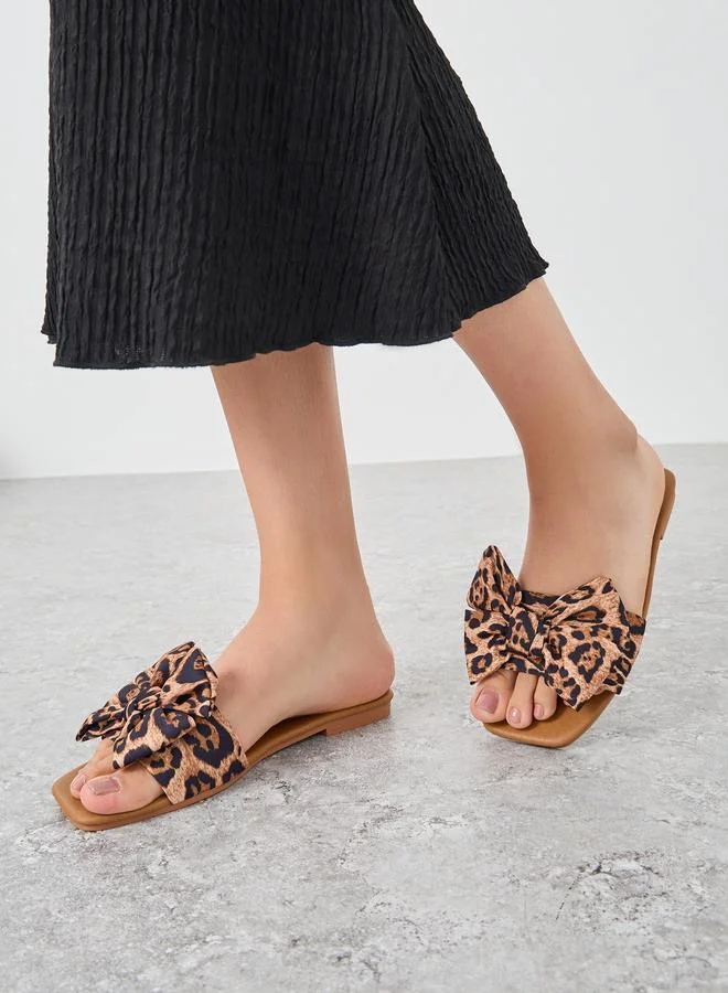 Styli Styli Printed Bow Detail Flat Sandals