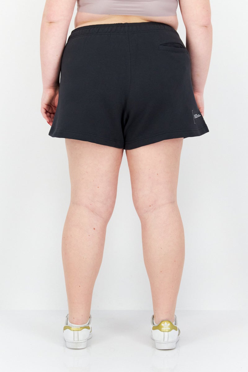 Adidas شورتات خارجية للنساء بحجم زائد بشعار العلامة التجارية، أسود كربوني - Image 3