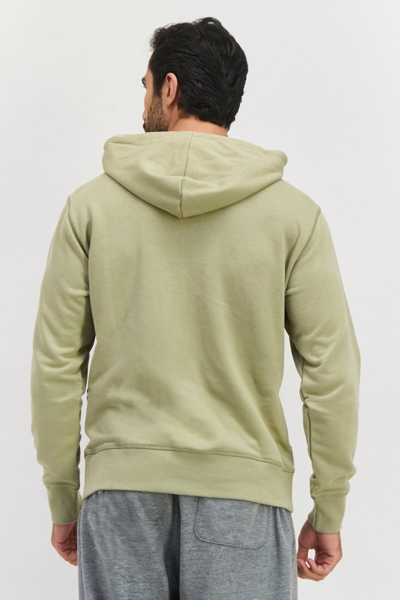 New Balance سويت شيرت رجالي بأكمام طويلة وقصة مريحة مع غطاء رأس، زيتوني - Image 3