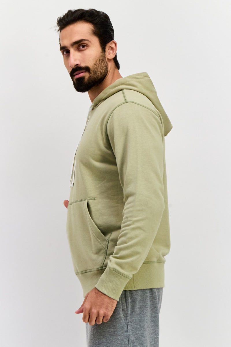 New Balance سويت شيرت رجالي بأكمام طويلة وقصة مريحة مع غطاء رأس، زيتوني - Image 4