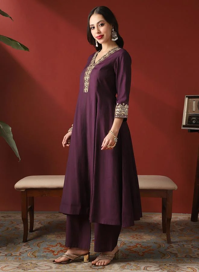 جلو باص طقم كورتا أناركلي مطرزة بتطريز زاري مع بنطال واسع