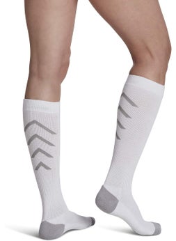 sigvaris SIGVARIS Men's & Women's 401 Athletic Recovery Calf High Socks 15-20mmHg - White - X-Large 