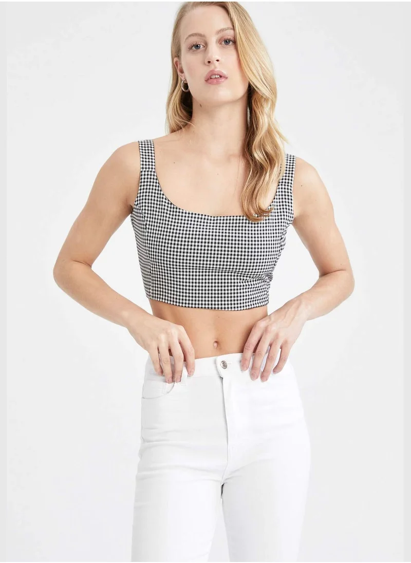 ديفاكتو Sleeveless Printed Crop Top