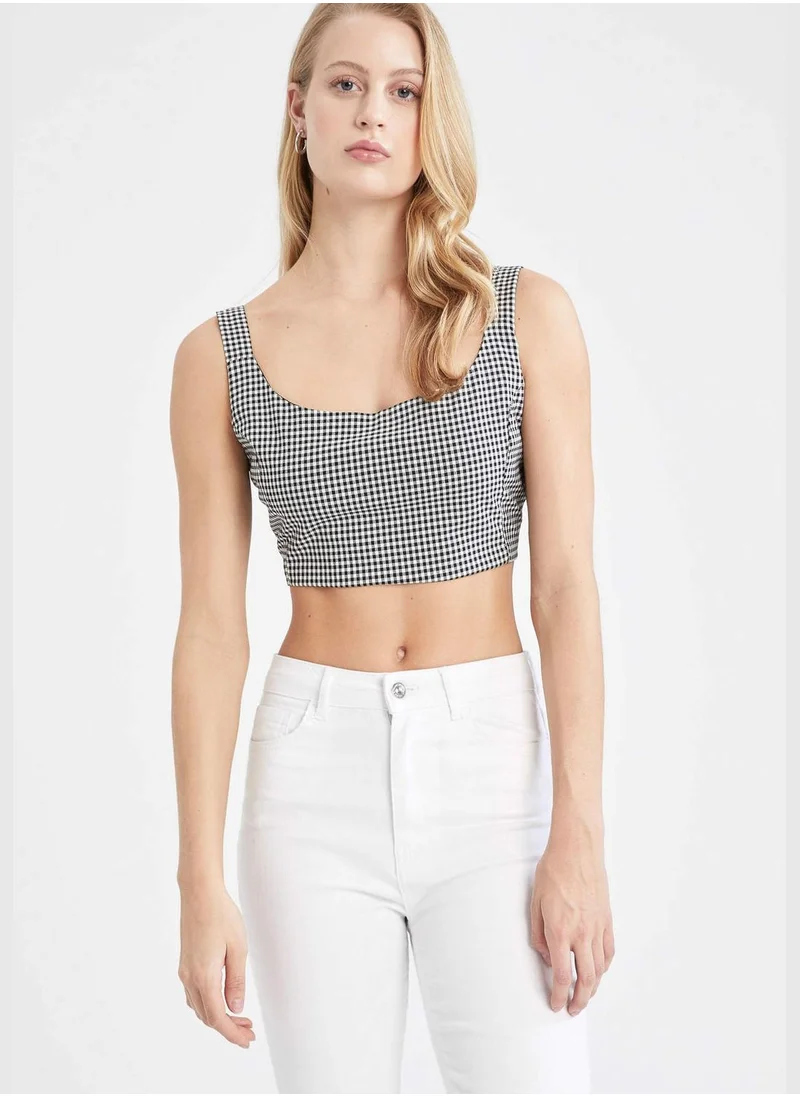ديفاكتو Sleeveless Printed Crop Top