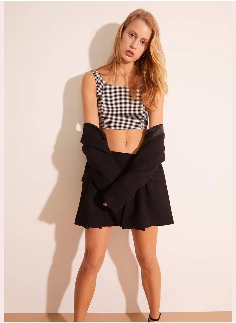 ديفاكتو Sleeveless Printed Crop Top