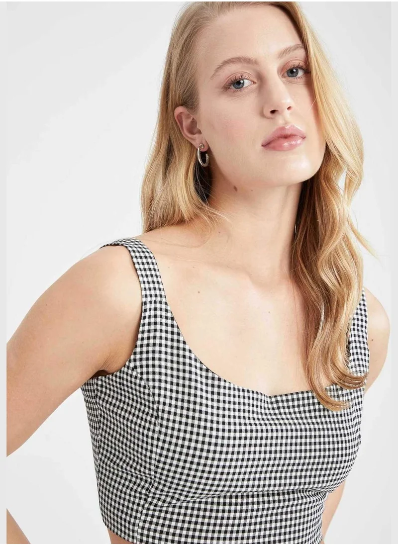 ديفاكتو Sleeveless Printed Crop Top
